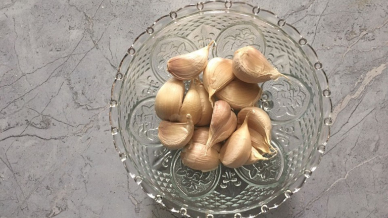 Menyingkap Kekuatan Tersembunyi Manfaat Mengonsumsi Bawang Putih Mentah Secara Rutin Untuk Kesehatan Optimal