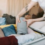 Rahasia Perjalanan Bisnis Yang Rapi Tips Mengemas Jas Agar Tidak Kusut Dalam Koper